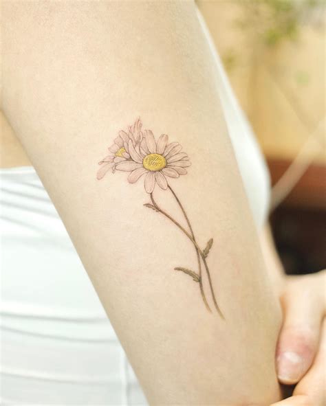 rose and daisy tattoo|daisy tattoo minimalist.